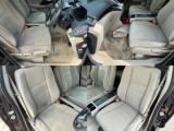 運転席・助手席共に汚れ少なく綺麗な状態です。