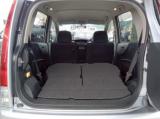 トランクルーム♪後部座席は分割式ですのでアレンジ次第で大きなお荷物も十分積み込み込めます♪