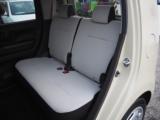 広々とした2列目は居住性が高く、快適なドライブが楽しめます♪